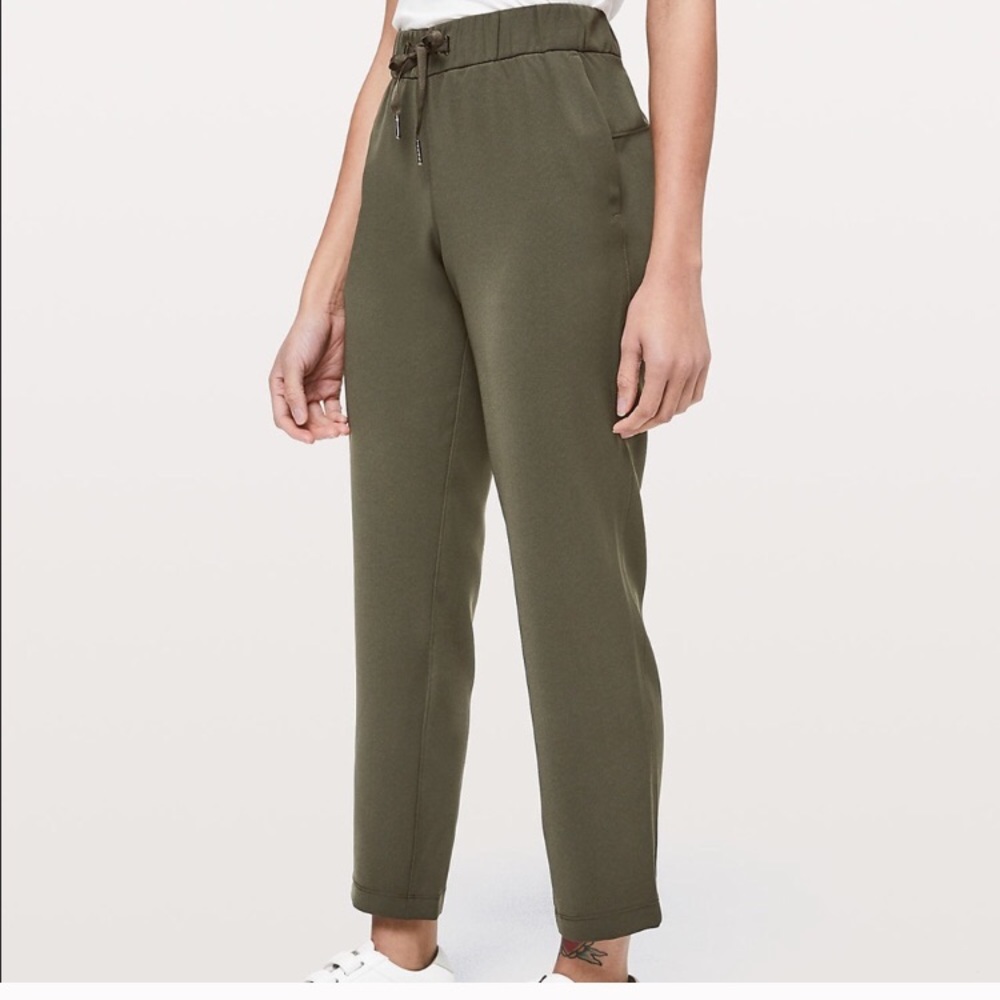 Lululemon On the Fly 7/8 pants